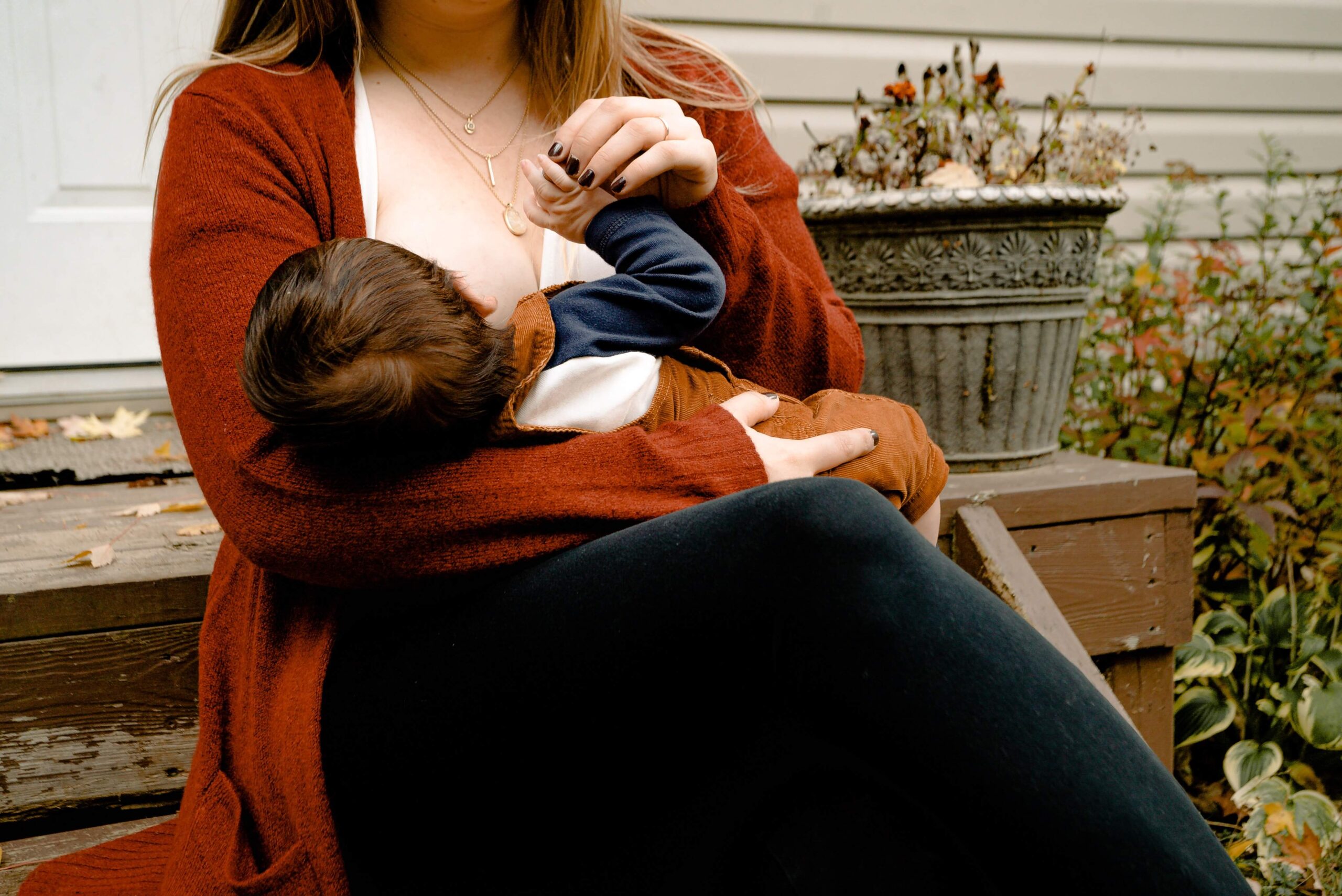 How to wean the baby away from breastfeeding? 