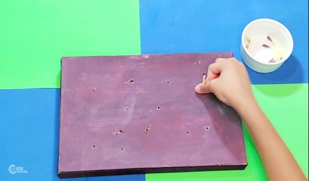 Fun activity to improve a child's fine motor skills. A Montessori hand eye coordination activity