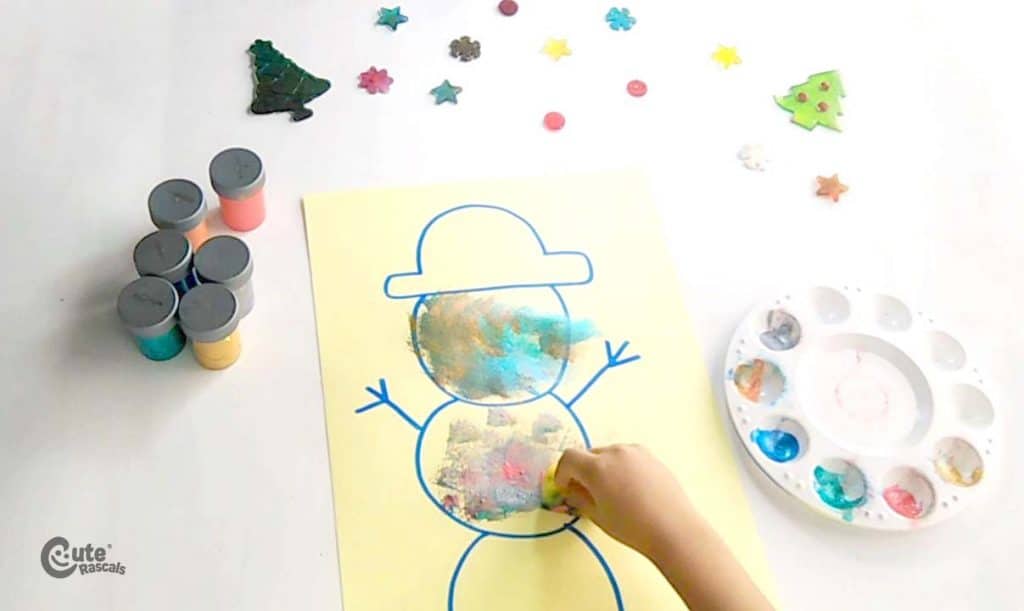 Stamping colors to the snowman