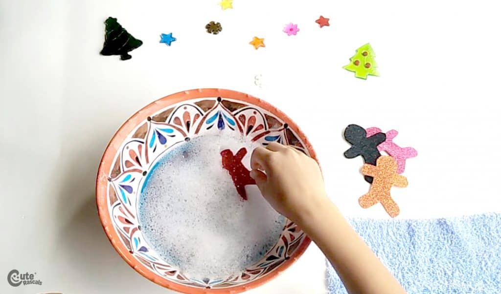 Step-by-step instructions for cookies in the water, Christmas activity for kids.