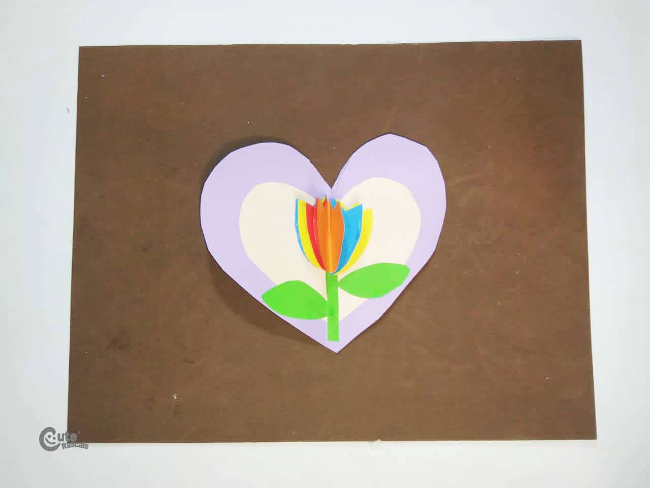 A super easy Valentines day card for kids. A home activity craft for preschoolers