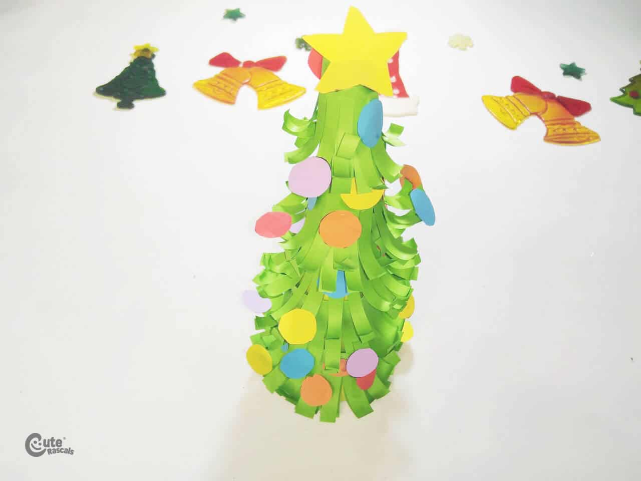 Paper Christmas tree craft. Preschool handcraft
