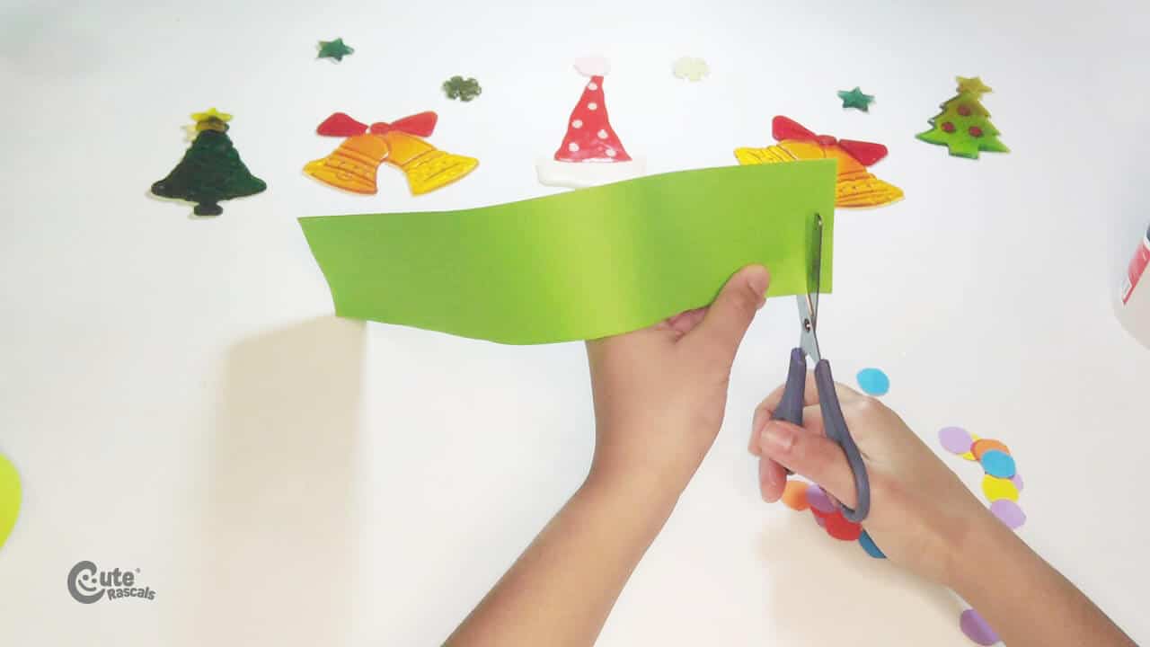 Use the strips of green paper you just cut
