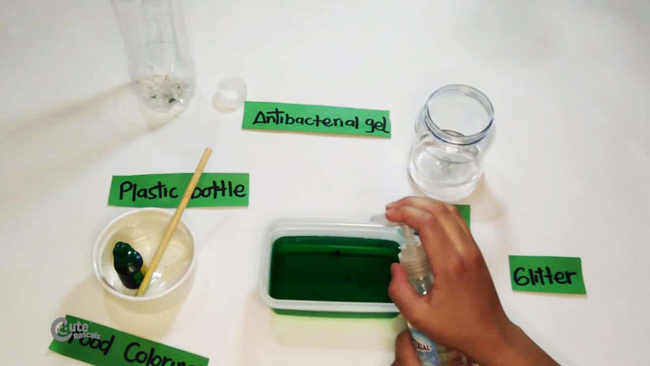 Add antibacterial gel to the mixture of food coloring