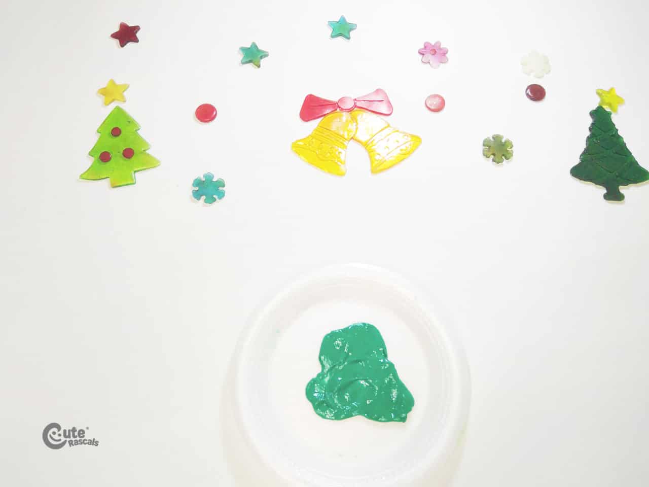Grinch's Slime Christmas science experiments