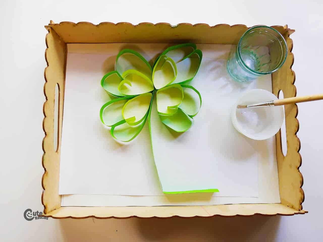 clover craft made with bond paper strips. Craft activity for kids
