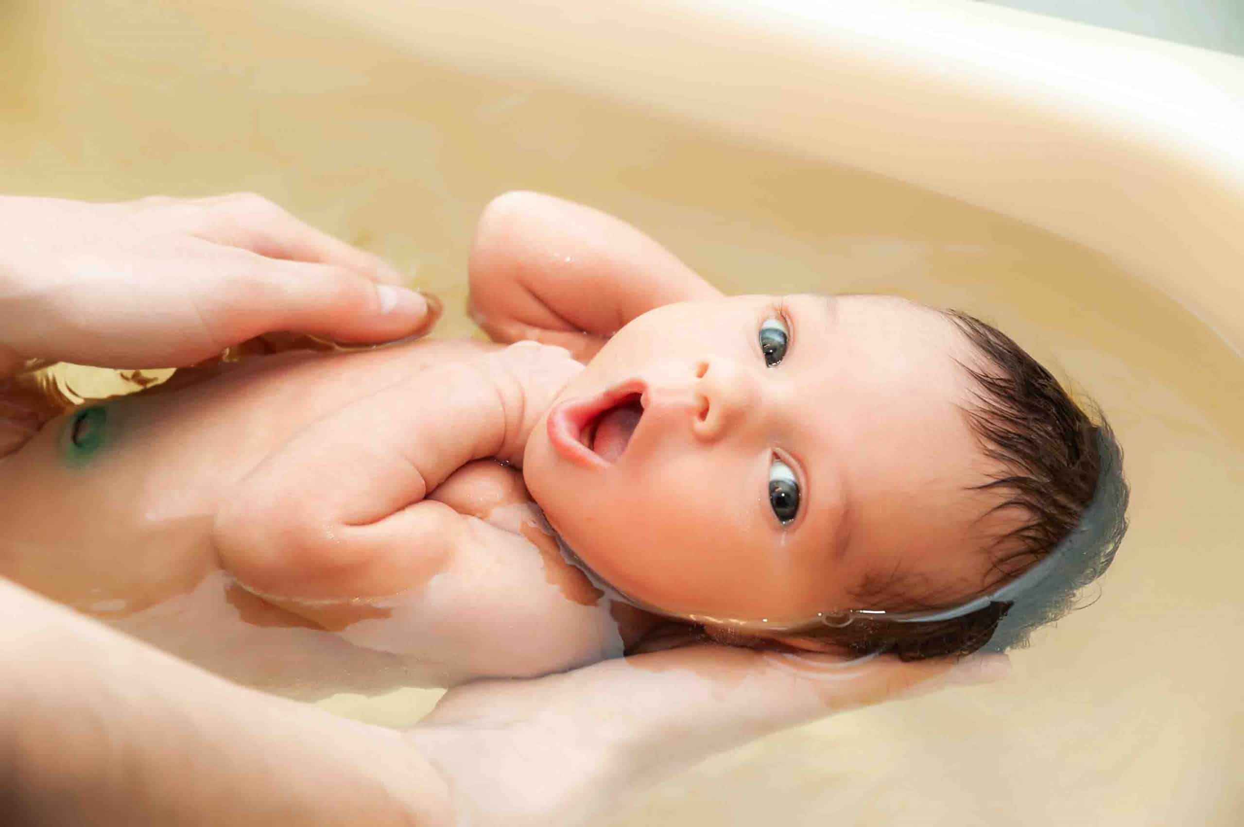 Baby’s Bath Time Tips Every New Parent Needs to Know (Now)