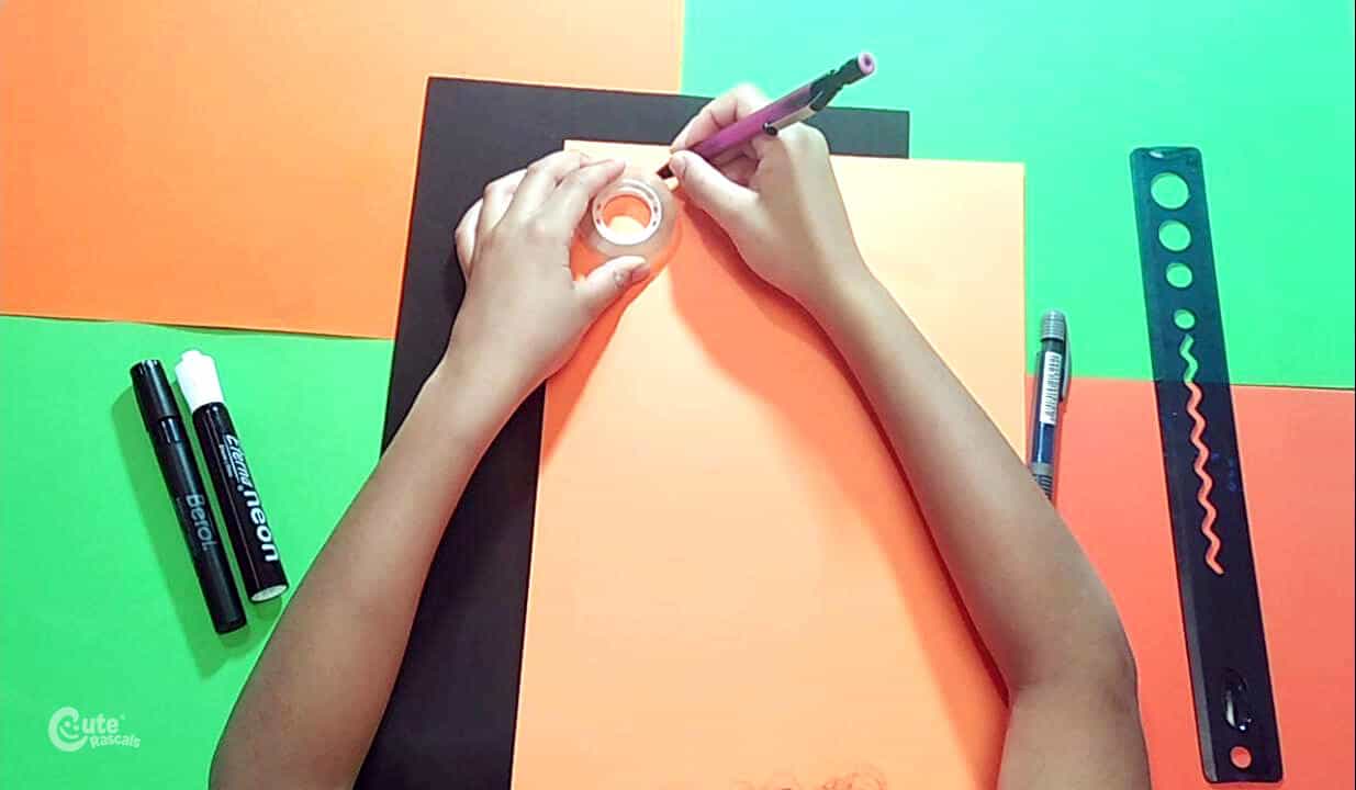 draw circles to create the worm