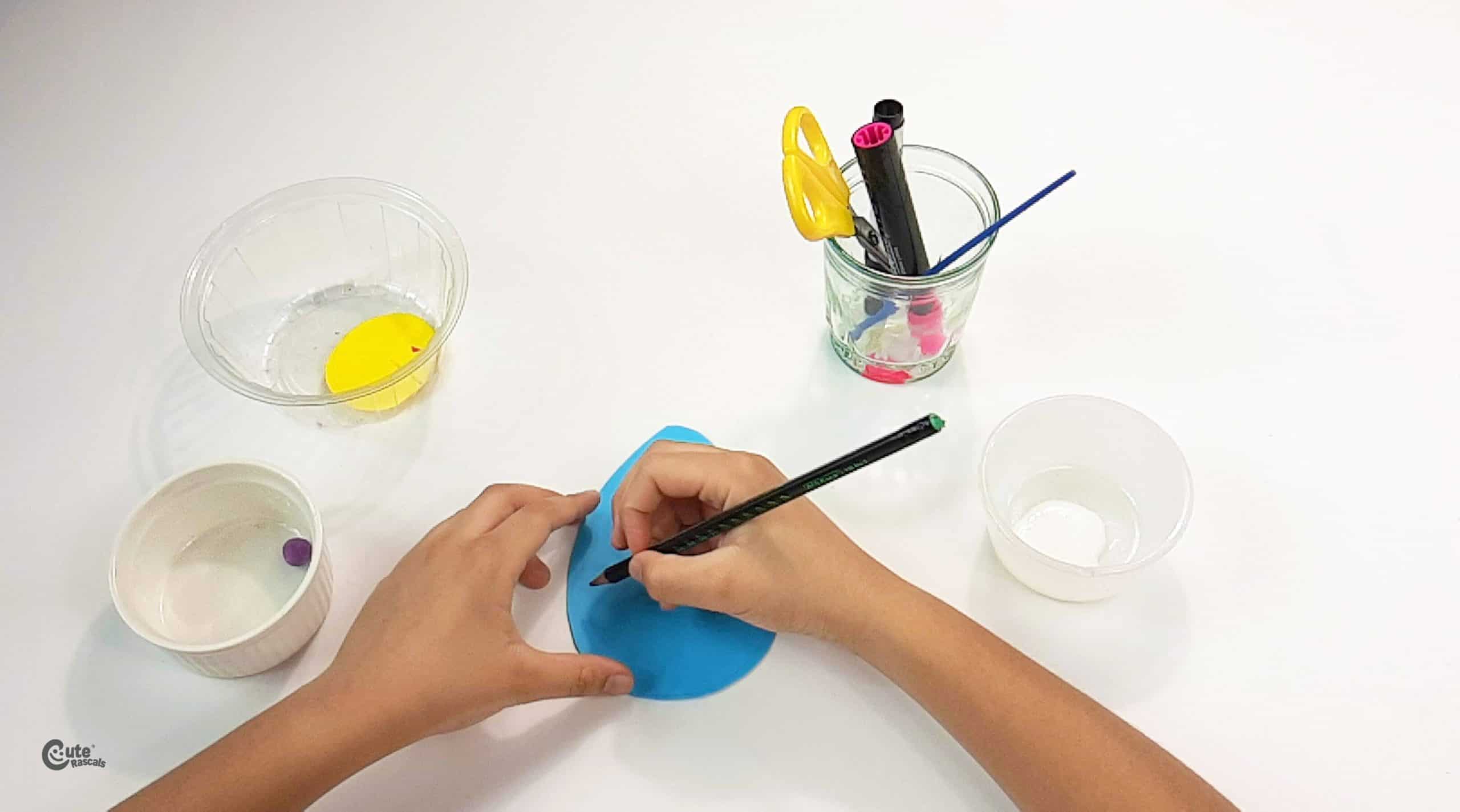 Draw a zigzag line horizontally over the blue egg. Easter crafts for preschoolers