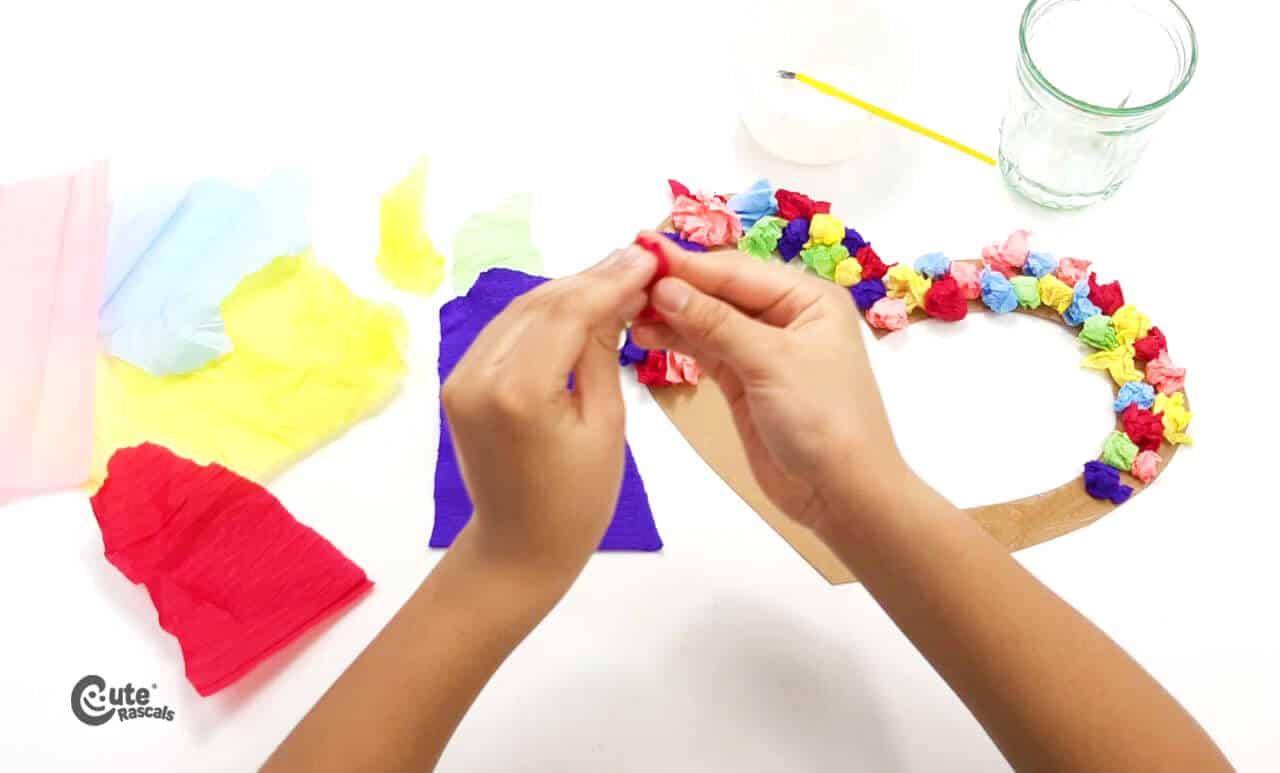 Make little balls with the ripped paper. Mother's Day paper crafts 